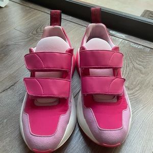 worn but can be used and look like new if cleaned after each street use